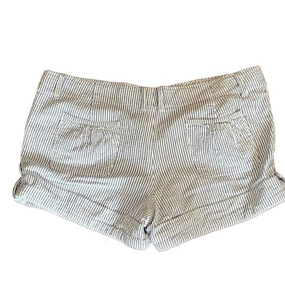 American eagle seer sucker short shorts. Size 12. - Picture 2 of 4
